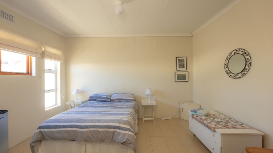 6 Bedroom Property for Sale in Struisbaai Western Cape